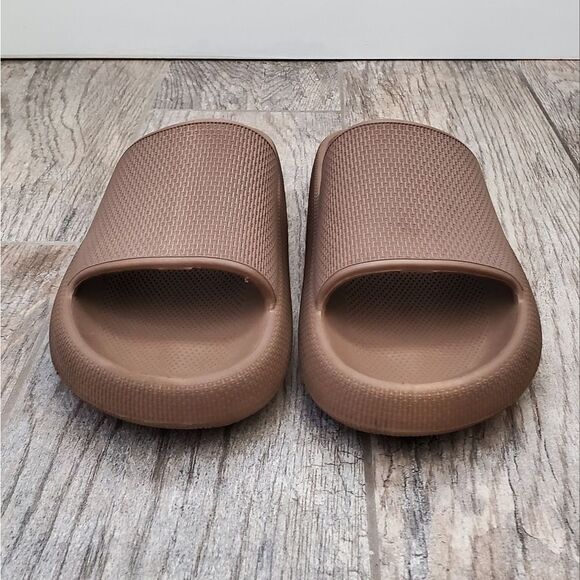 Cushionaire Feather Cloud Recovery Slide Sandals with +Comfort Brown Size 6 - Picture 2 of 9